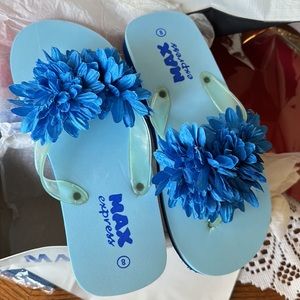 Max Express Floral Embellished Beach Slippers/flip flops size 8 blue